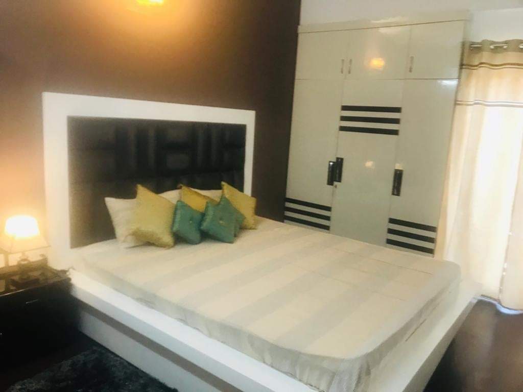 Rental 2.5 Bedroom 1250 Sq.Ft. Apartment in CBS Noida World One Grand Luxe Bungalows, Noida