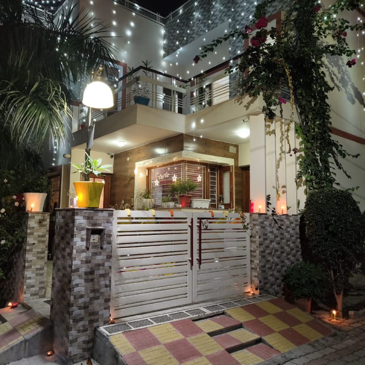 Rental 3 Bedroom 2240 Sq.Ft. Independent House in Raglan Gulmohar