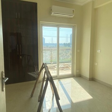 Room in 3 BHK Apartment at Shree Vardhman Victoria, Sector 70 – for Rent
