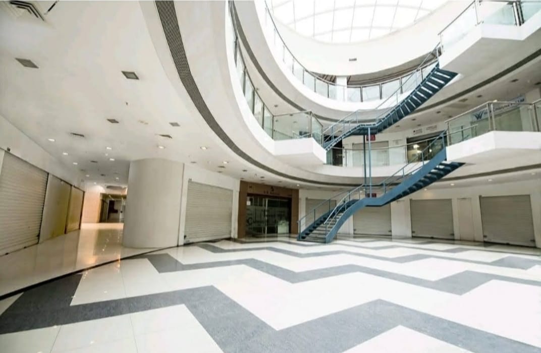 Rental Commercial Office Space 135 Sq.Ft. in Express Zone, Malad East