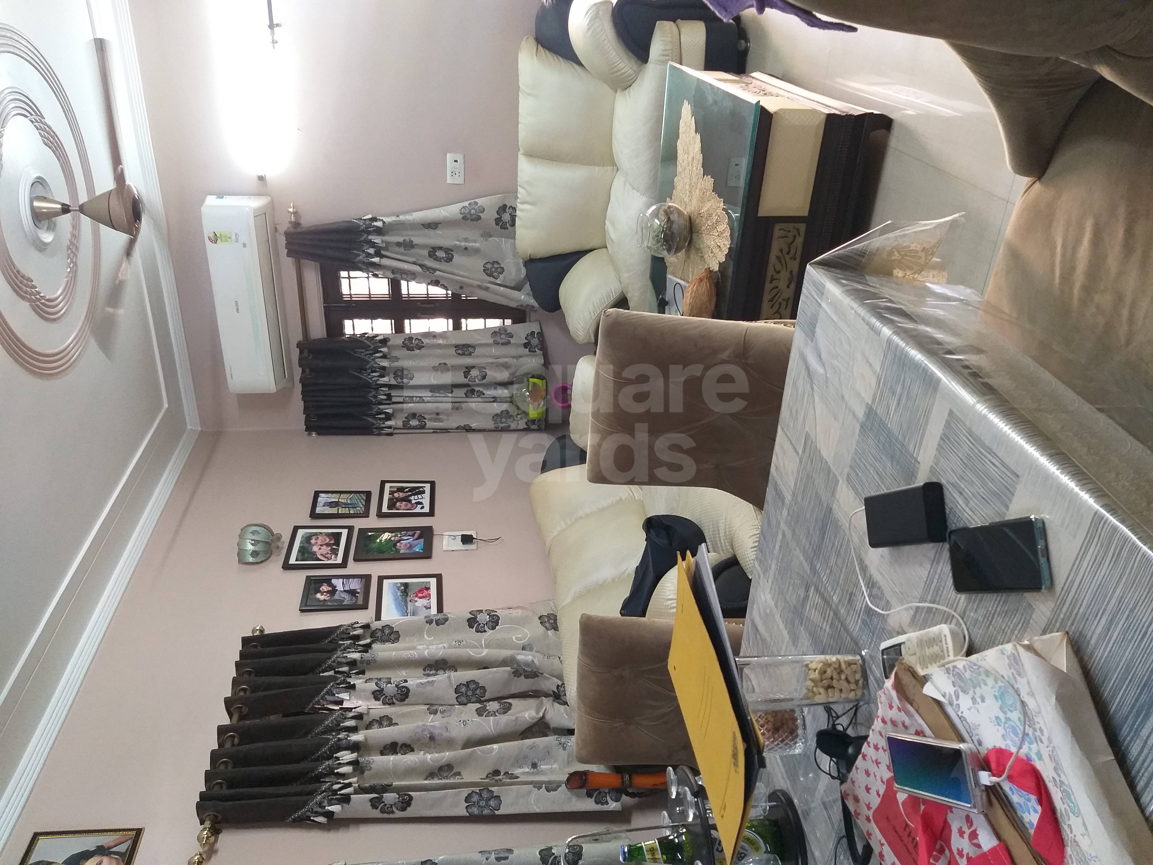 Resale 3 Bedroom 1200 Sq.Ft. Apartment in Ekta Apartments Paschim Vihar