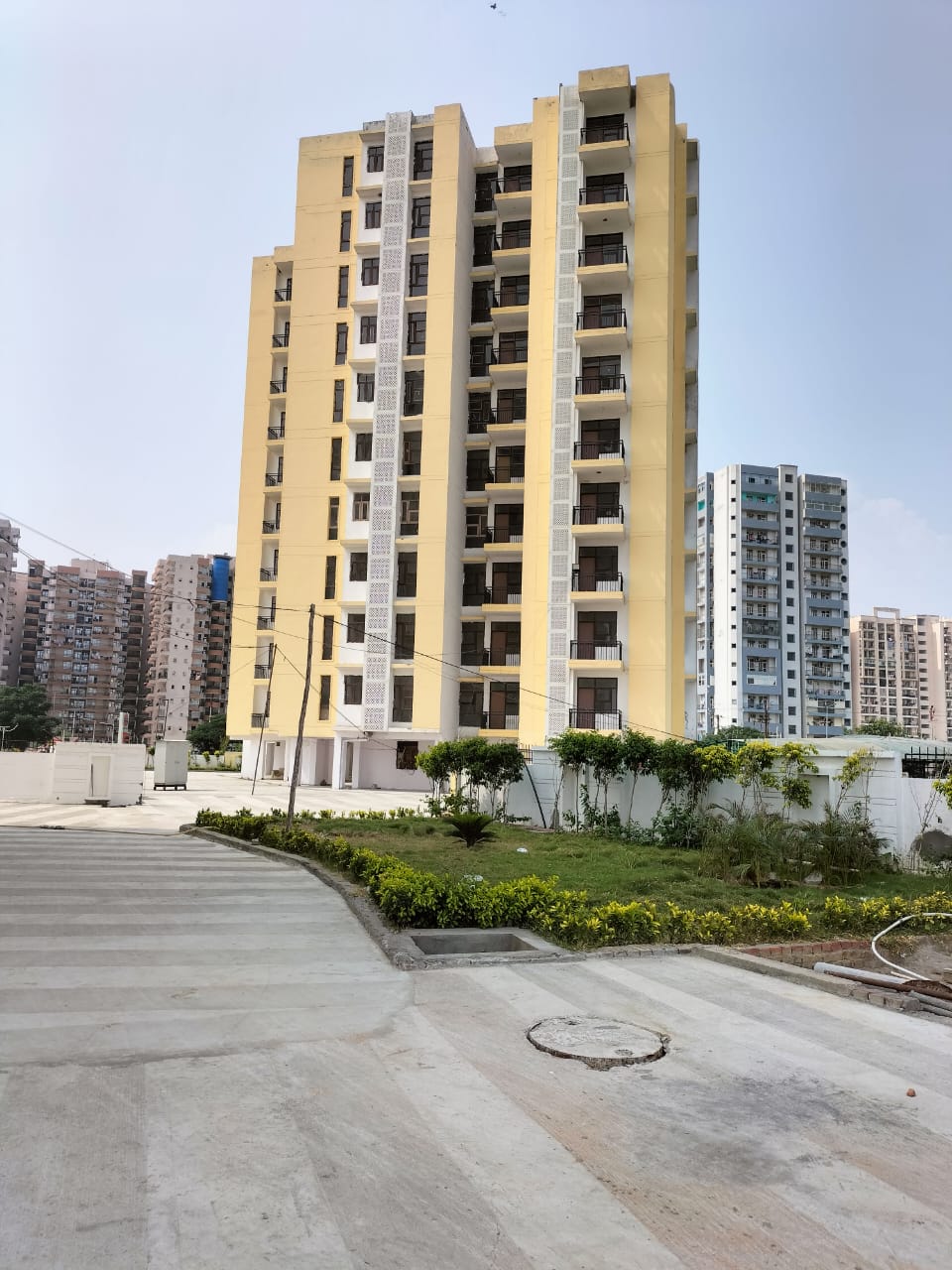 Resale 3 Bedroom 1295 Sq.Ft. Apartment in SV Rama Heights, Raj Nagar