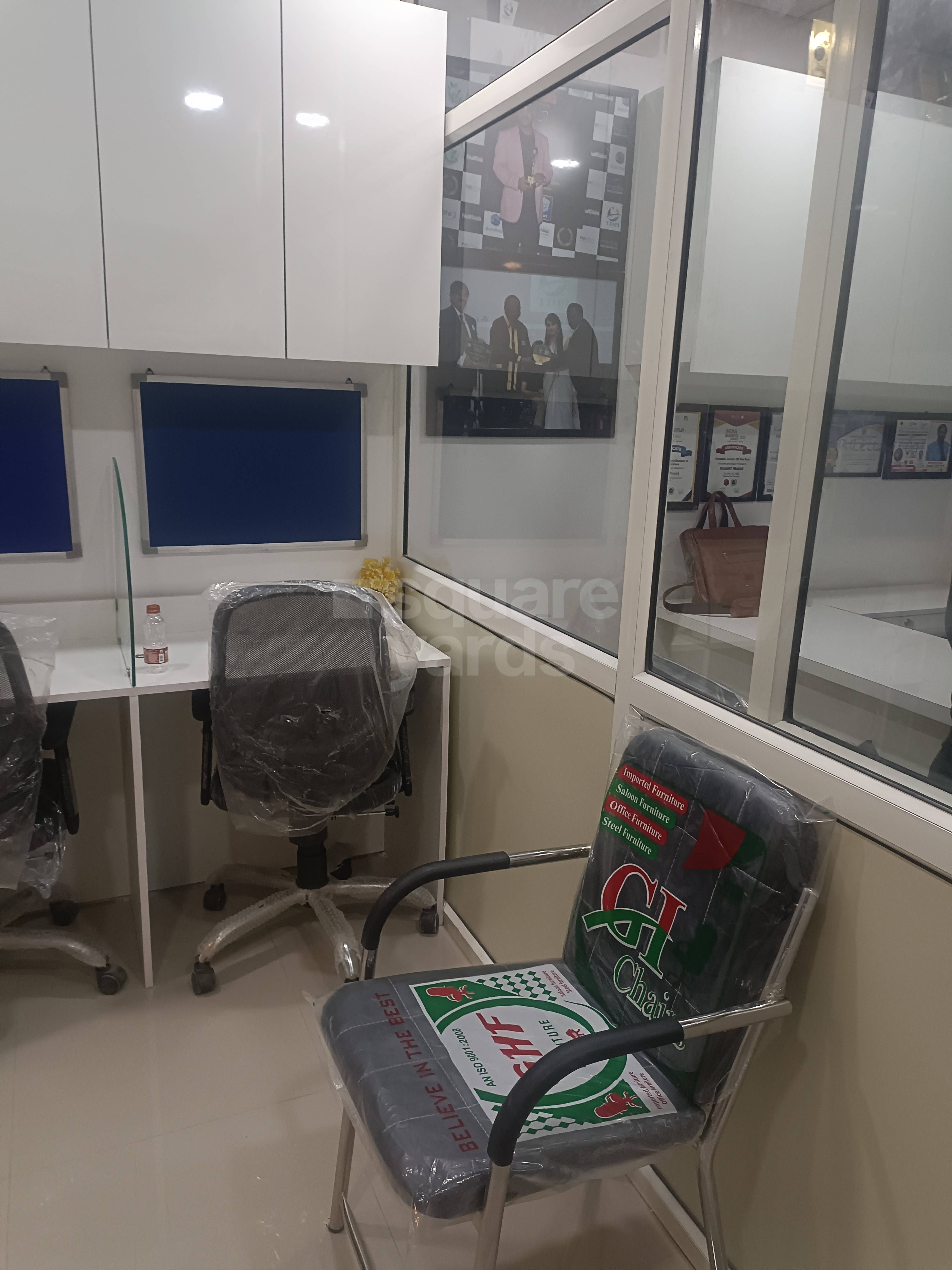 Rental Commercial Office Space 350 Sq.Ft. in Gaur City Center, Sector 4
