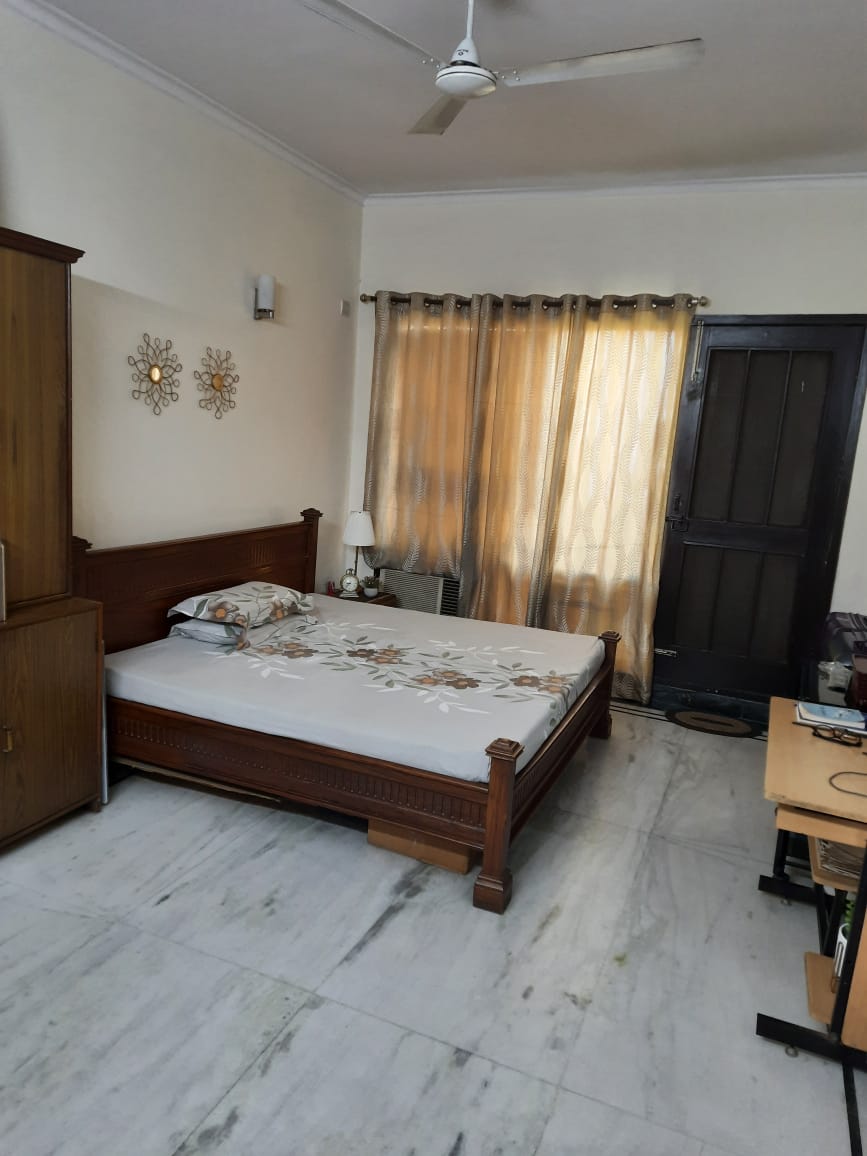 Rental 3 Bedroom 1040 Sq.Ft. Independent House in Arun Vihar Sector 37
