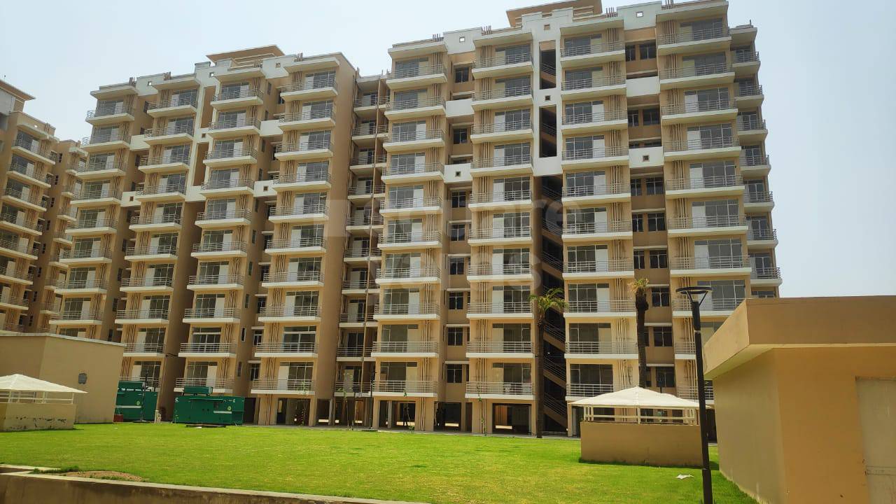 Resale 2 Bedroom 710 Sq.Ft. Apartment in Breez Global Heights, Sohna