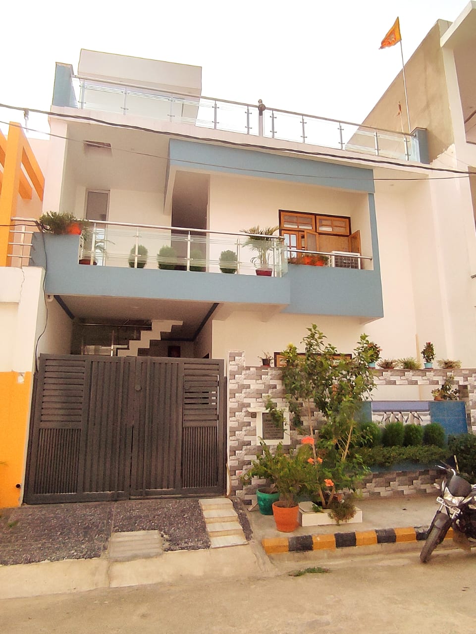 Resale 3 Bedroom 1000 Sq.Ft. Independent House in Kanpur Road Lucknow