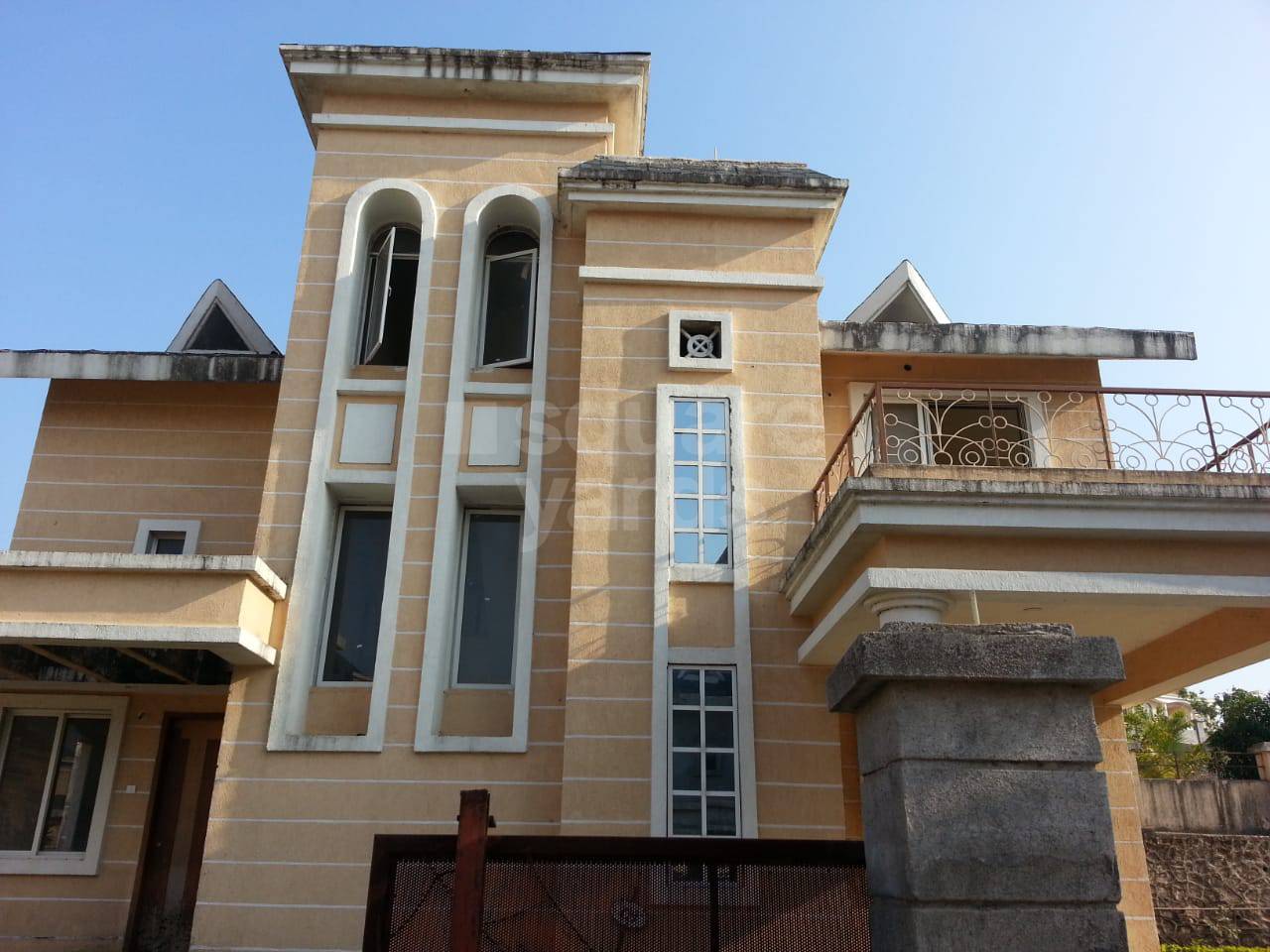 Resale 3 Bedroom 4000 Sq.Ft. Villa in Cosmos Hawaiian Village