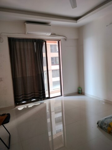Master Bedroom in 3 BHK Apartment at HDIL Metropolis Residences, Andheri West – for Rent