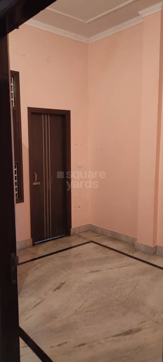 Rental 3 Bedroom 1649 Sq.Ft. Apartment in Alaknanda Apartment Gomti