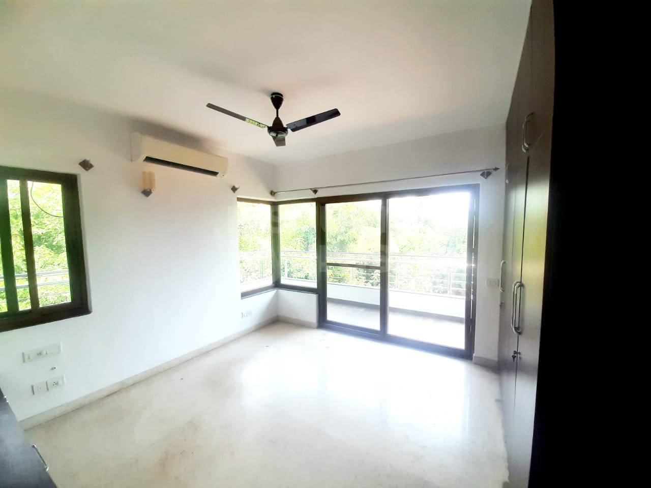 Rental 3 Bedroom 1997 Sq.Ft. Apartment in Prestige North Point
