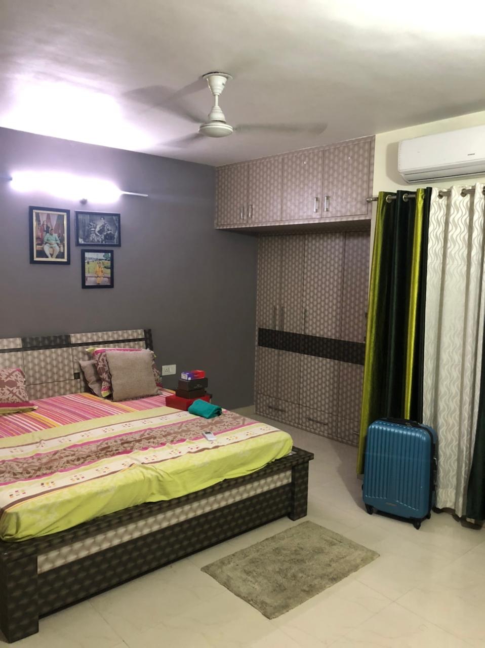 Rental 3 Bedroom 1649 Sq.Ft. Apartment in Alaknanda Apartment Gomti