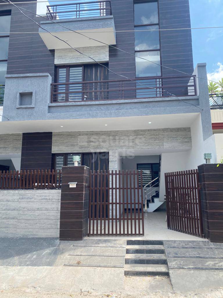 Resale 3 Bedroom 1705 Sq.Ft. Apartment in Sushma Crescent, Dhakoli