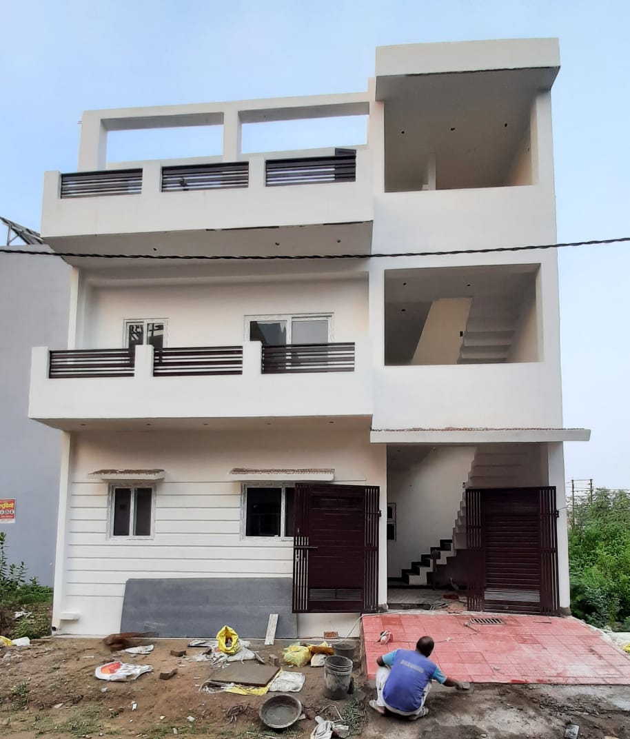 Resale 3 Bedroom 2200 Sq.Ft. Independent House in Gomti Nagar Lucknow 4039138