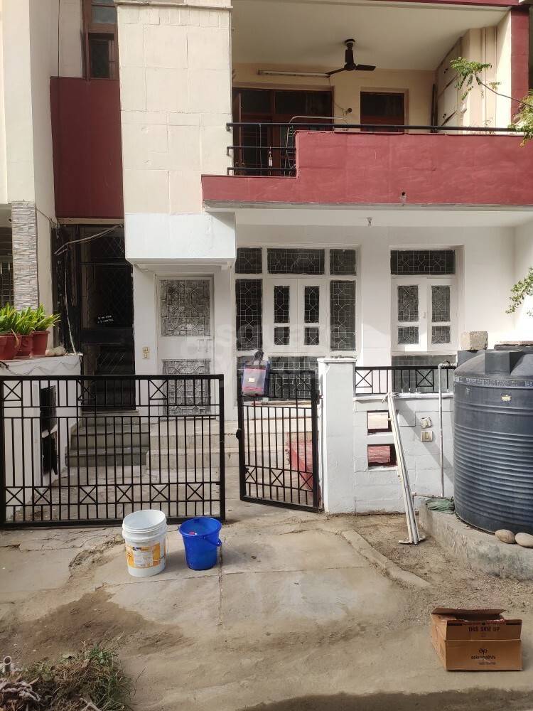 Resale 4 Bedroom 502 Sq.Yd. Builder Floor in Dlf City Phase 3 Gurgaon