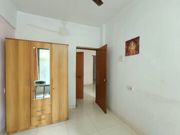 Room in 2 BHK Apartment at Seawoods – for Rent