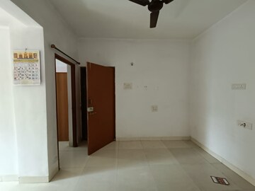 Room in 2 BHK Apartment at Seawoods – for Rent
