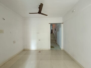 Bedroom in 2 BHK Apartment at Seawoods – for Rent