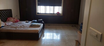Master Bedroom in 5 BHK Villa at Andheri West – for Rent