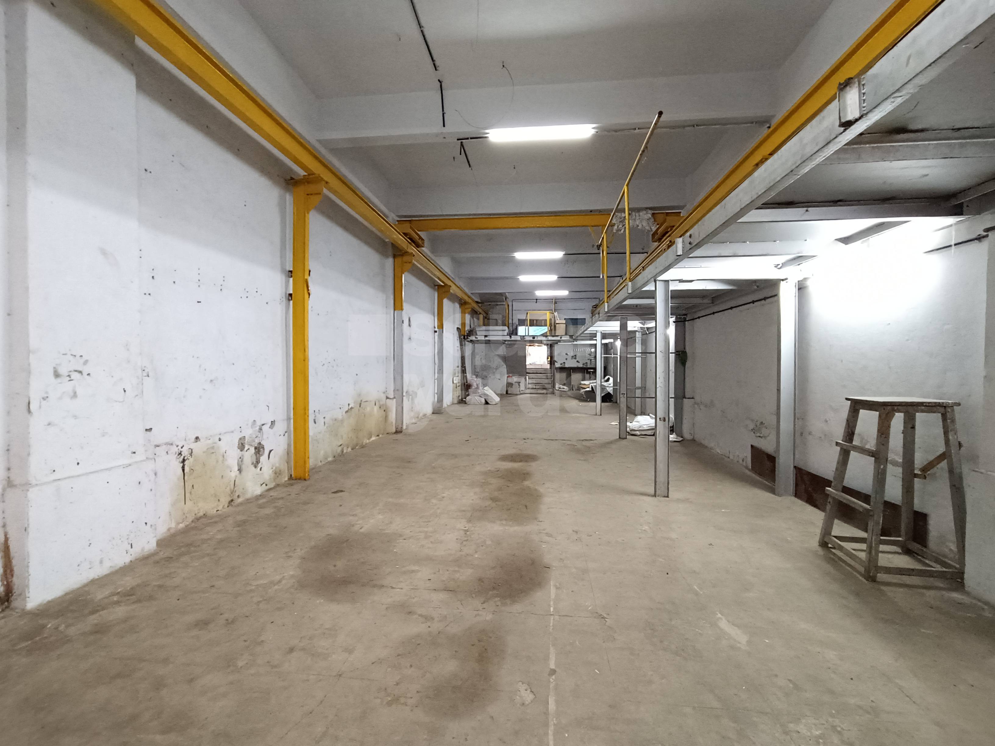 Resale Commercial Warehouse 2200 Sq.Ft. in Paper Box House, Andheri