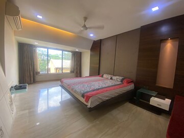 Master Bedroom in 2.5 BHK Apartment at Oberoi Springs, Andheri West – for Rent