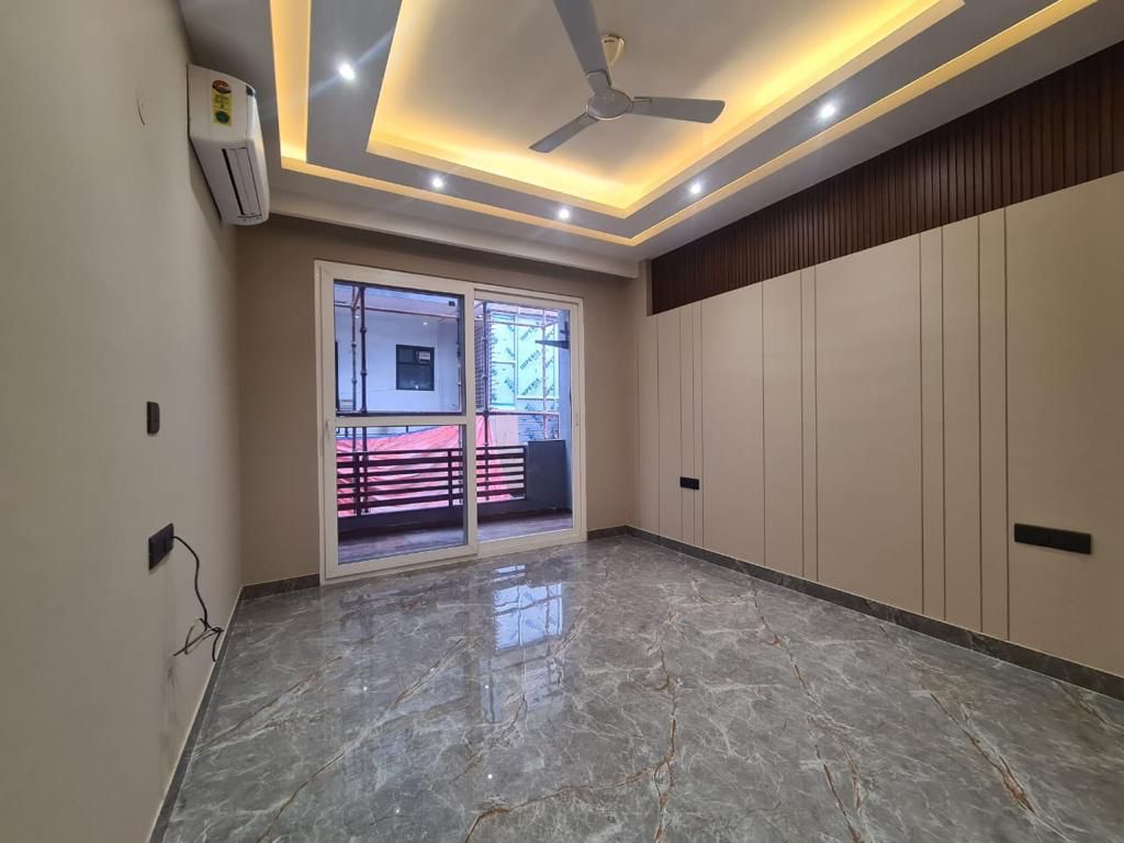 Resale 3 Bedroom 1700 Sq.Ft. Builder Floor in Mayfield Garden Gurgaon 4855750