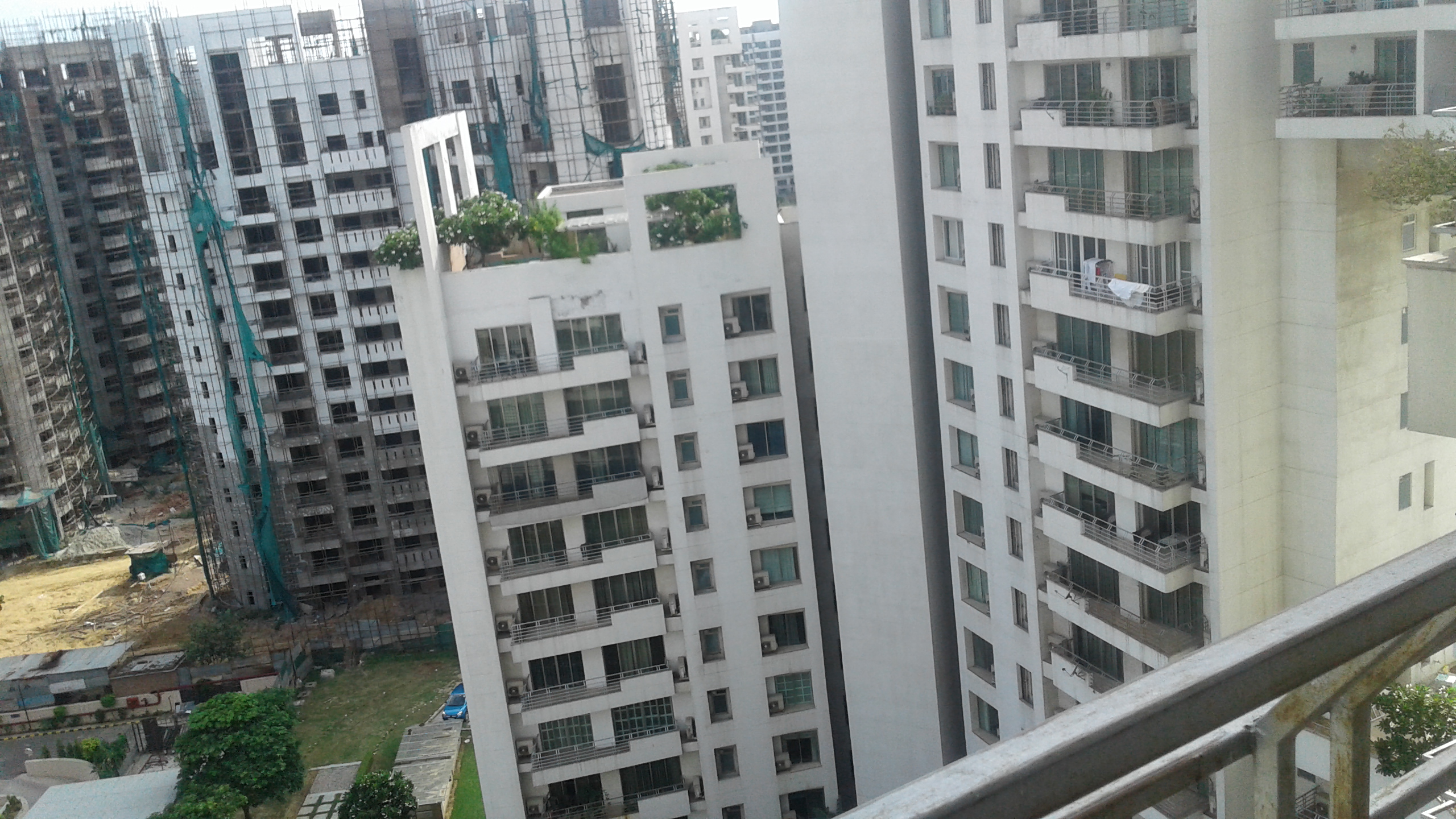 Rental 3 Bedroom 3100 Sq.Ft. Apartment in Parsvnath Exotica, Sector 53