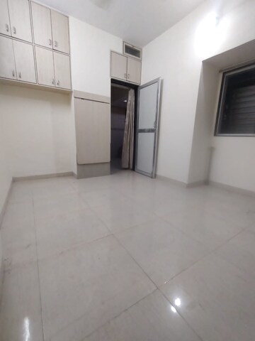Room in 1 BHK Apartment at Seawoods – for Rent