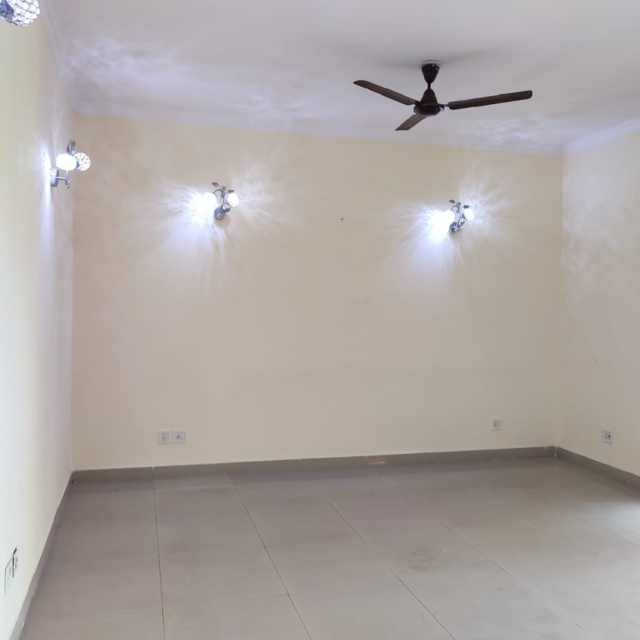 Resale 3 Bedroom 2035 Sq.Ft. Apartment in Ardee City Palm Grove Heights