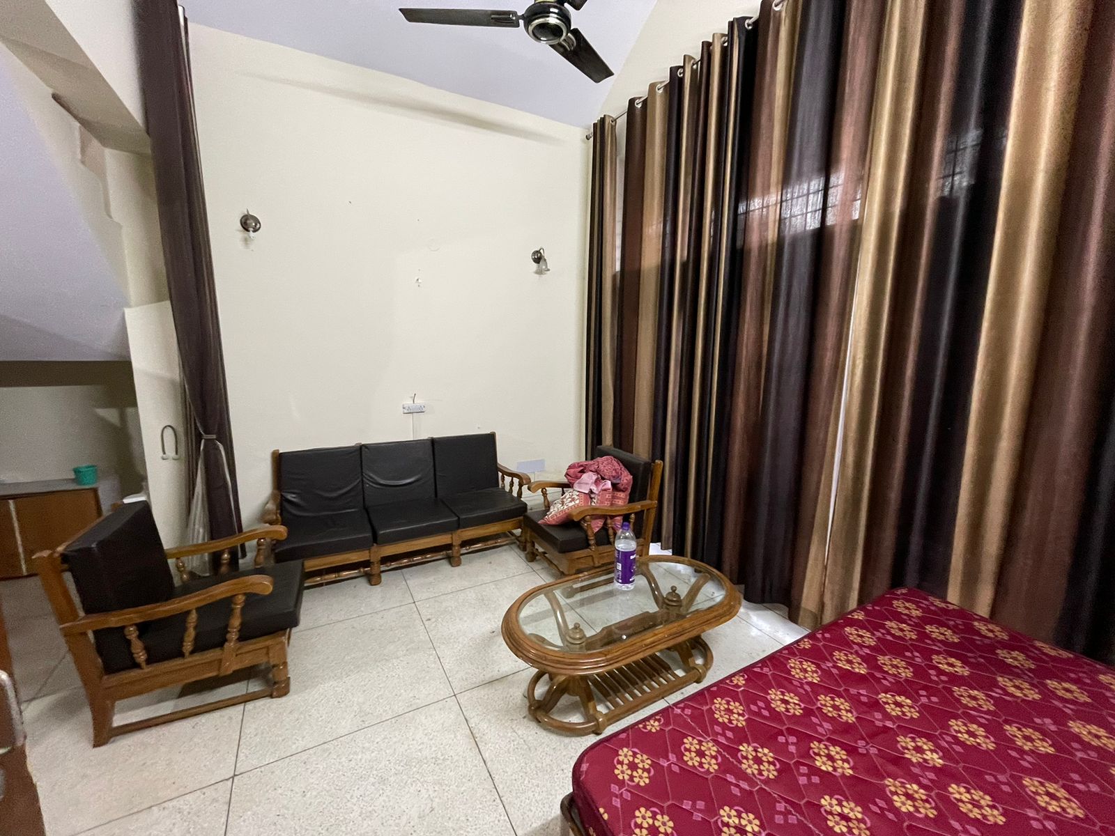 Rental 3 Bedroom 2000 Sq.Ft. Independent House in JakhaNRajpur Road