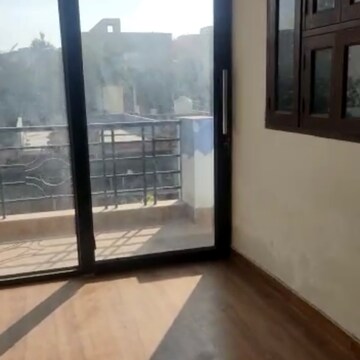 Room in 3 BHK Builder Floor at Ansal API Esencia, Sector 67 – for Rent