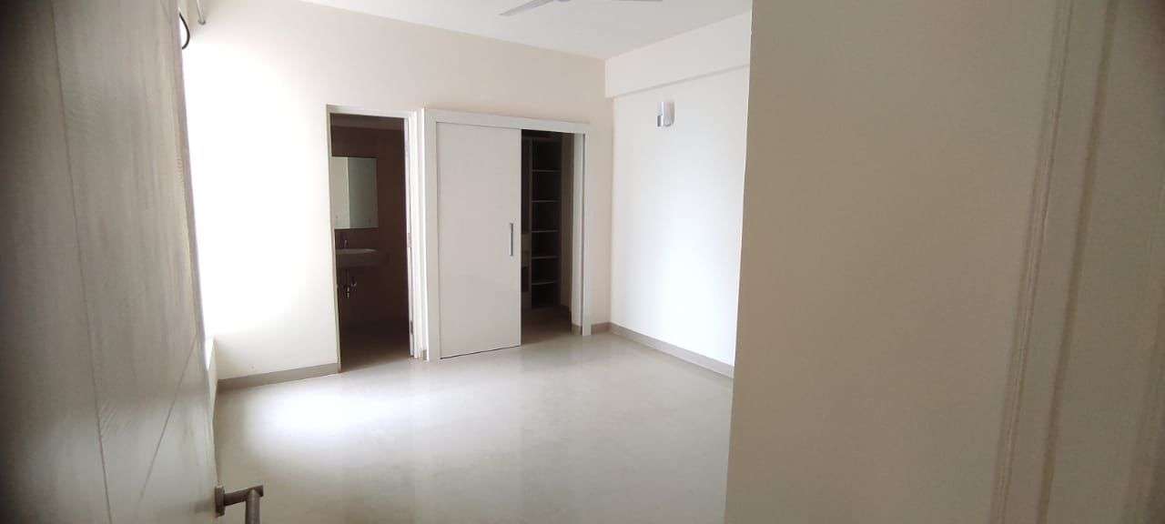 Rental 2 Bedroom 1030 Sq.Ft. Apartment in Emaar Emerald Estate, Sector