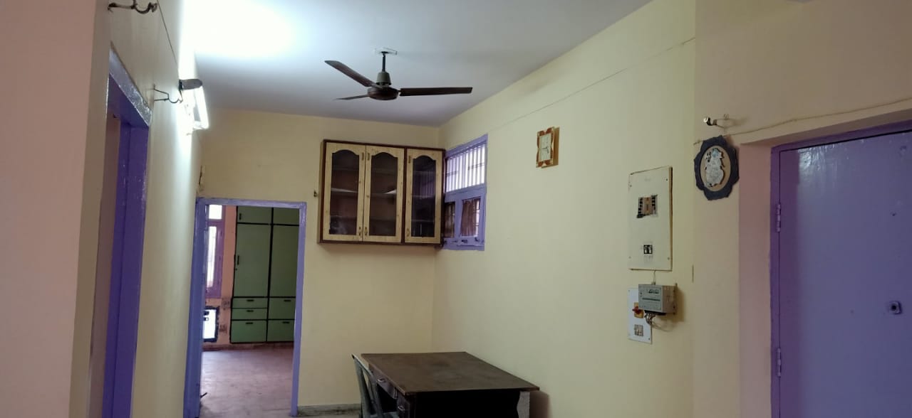 Rental 1 Bedroom 800 Sq.Ft. Independent House in Aliganj Lucknow 4872065