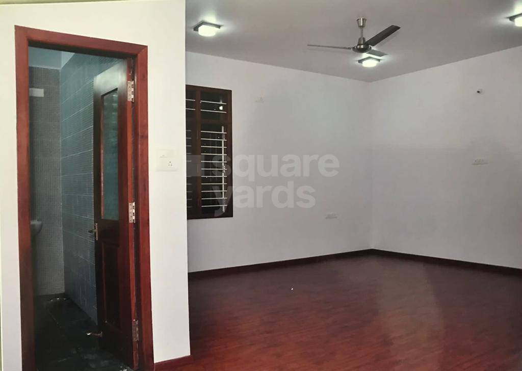 Rental Commercial Office Space 450 Sq.Ft. in Midford House, Mg Road
