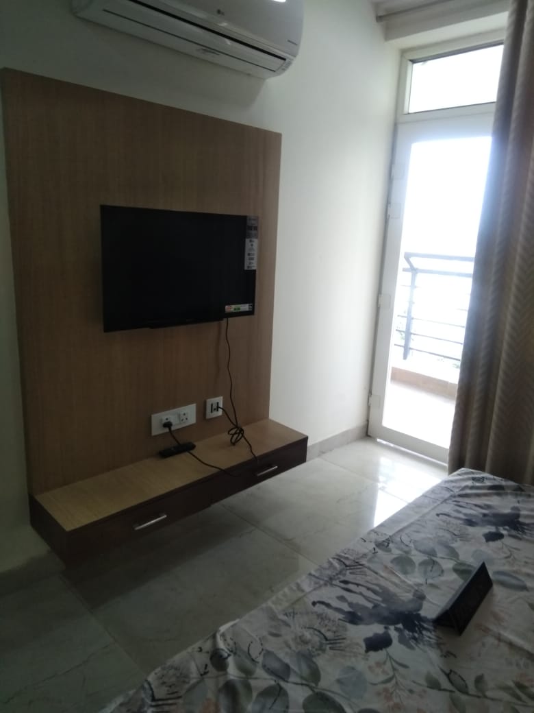 Rental 4 Bedroom 2195 Sq.Ft. Apartment in Ajnara Grand Heritage, Sector