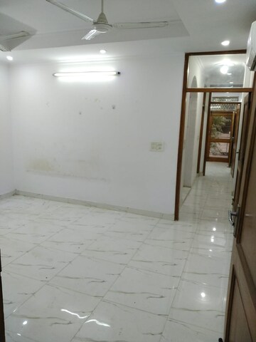 Room in 1 BHK Builder Floor at Lajpat Nagar – for Rent