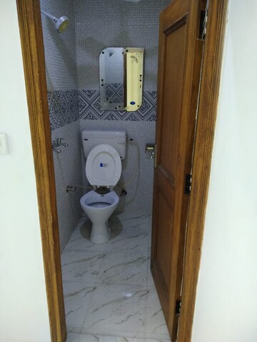 Bathroom in 1 BHK Builder Floor at Lajpat Nagar – for Rent