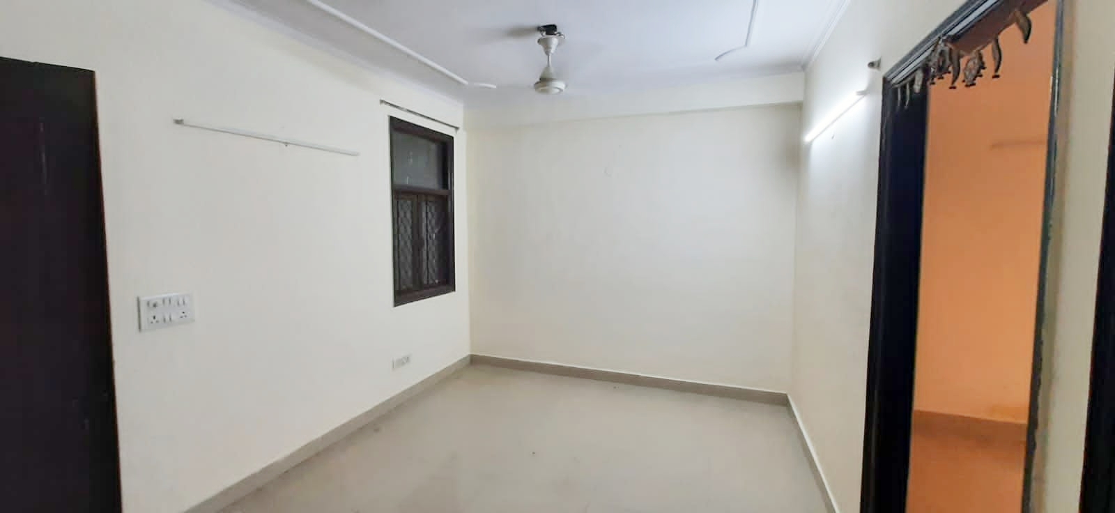 Resale Commercial Shop 450 Sq.Ft. in Chattarpur Delhi 4903497