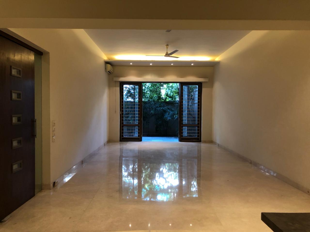 Resale 3 Bedroom 3000 Sq.Ft. Builder Floor in Defence Colony Delhi