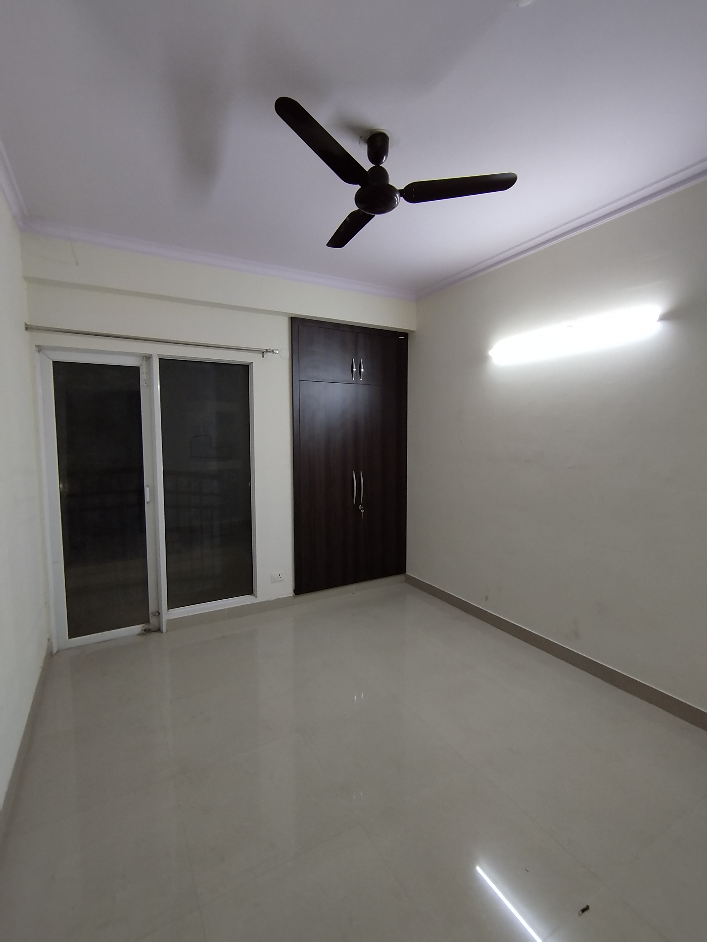 Rental 3 Bedroom 1325 Sq.Ft. Apartment in Paramount Emotions, Noida Ext