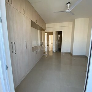 Room in 4 BHK Apartment at Emaar Emerald Floors Premier, Sector 65 – for Rent