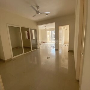 Room in 4 BHK Apartment at Emaar Emerald Floors Premier, Sector 65 – for Rent