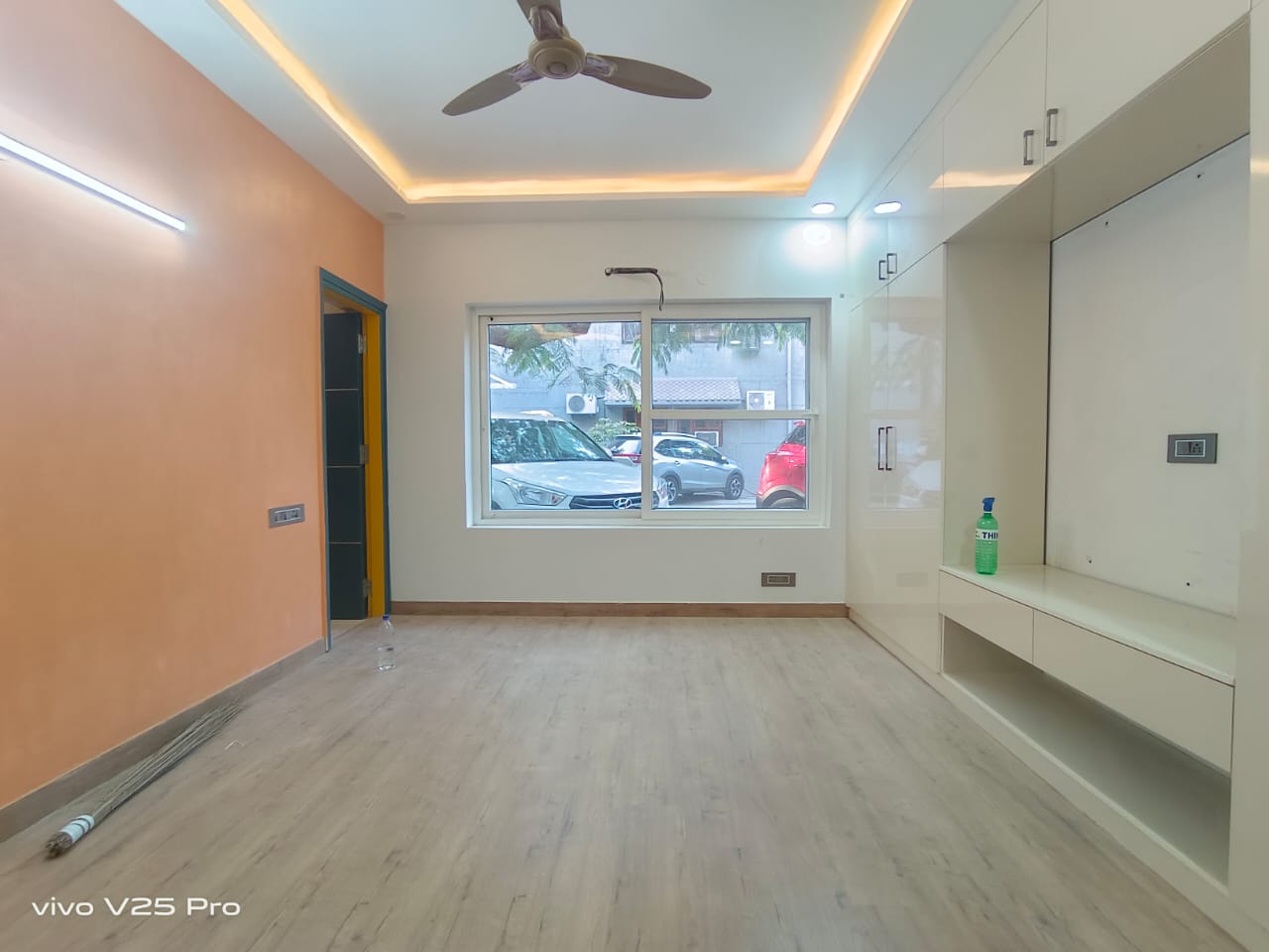 Resale 3 Bedroom 2000 Sq.Ft. Apartment in Saraswati Narmada Ganga