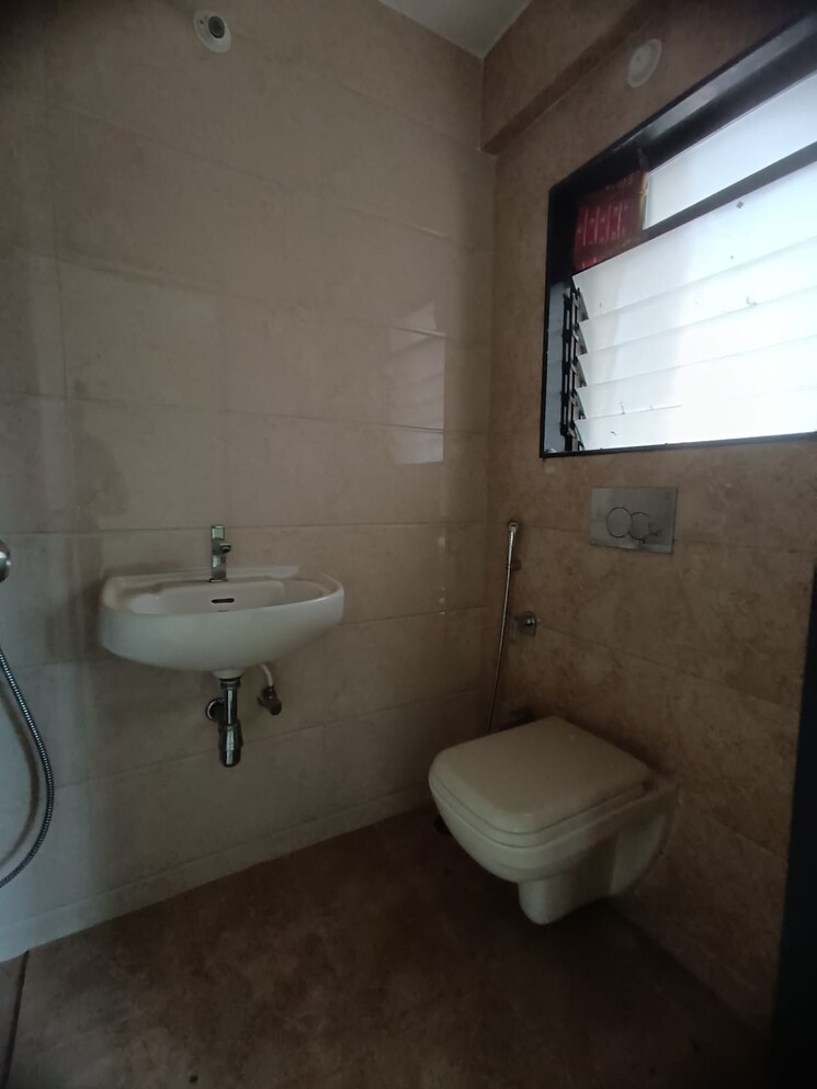 Bathroom, meena-parvati-sadan 3 Bedroom 895 Sq.Ft. Apartment In Chembur Mumbai 4898124