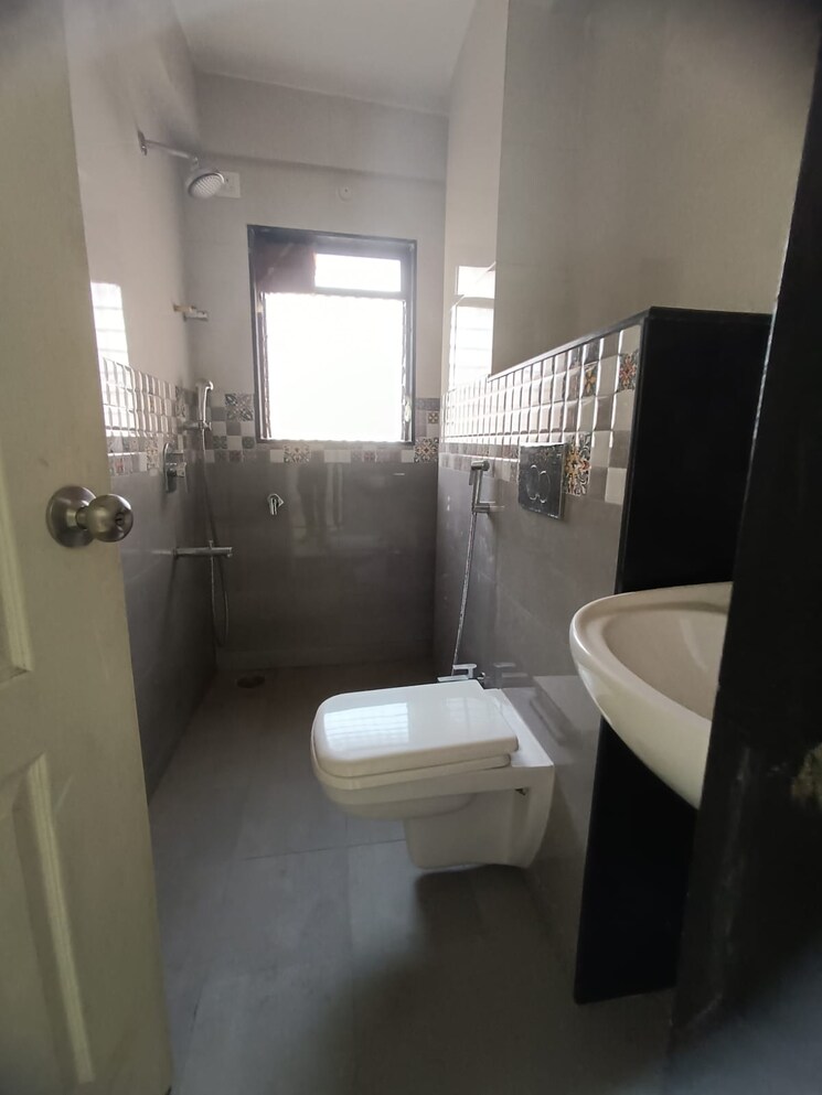 Bathroom, meena-parvati-sadan 3 Bedroom 895 Sq.Ft. Apartment In Chembur Mumbai 4898124