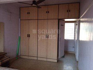 Room in 2 BHK Apartment at Vishal Memories CHS, Bhawani Peth – for Rent