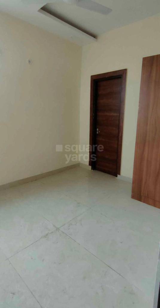 Rental 1.5 Bedroom 750 Sq.Ft. Apartment in Dhavalgiri Apartment Sector 11, Sector 11 Noida 4765742