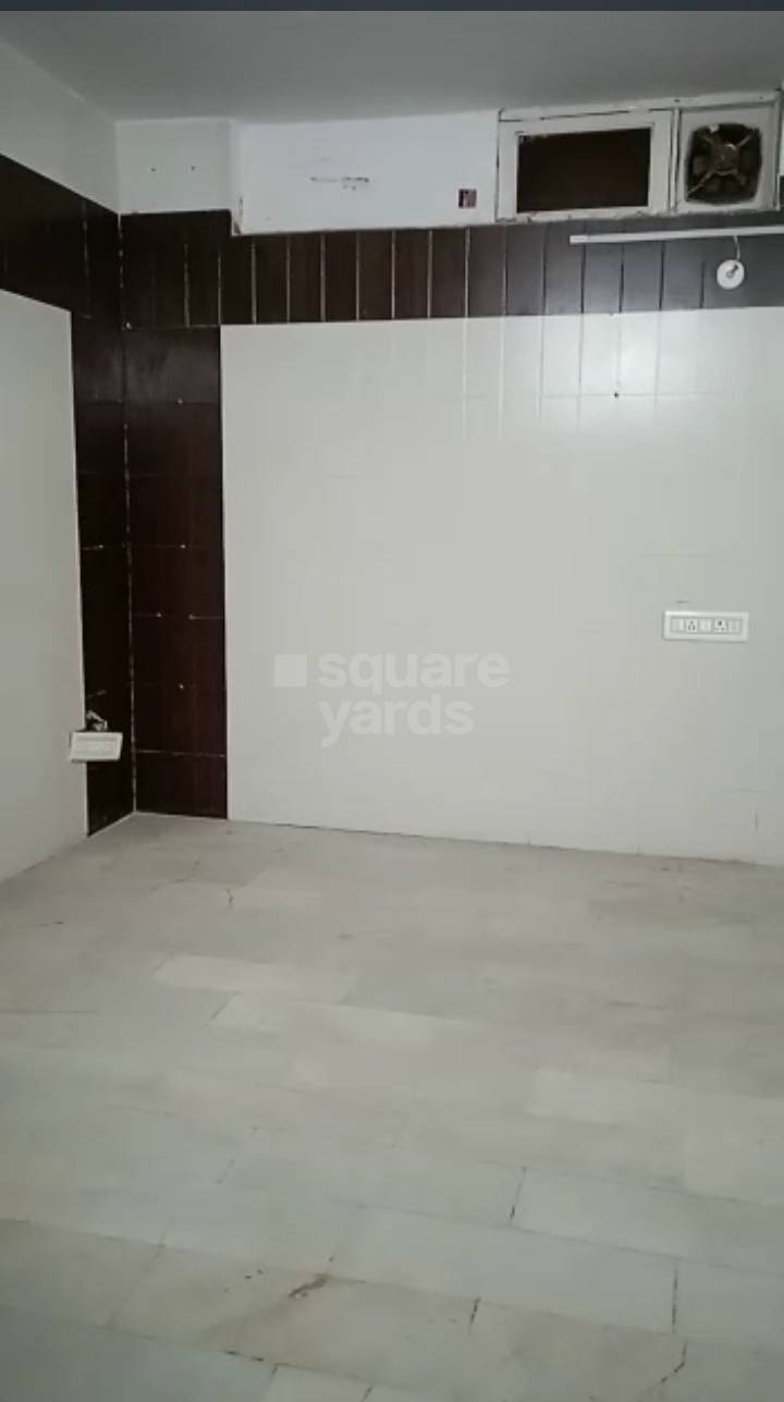 Rental Commercial Office Space 1800 Sq.Ft. in Pamposh Enclave Delhi 4903863