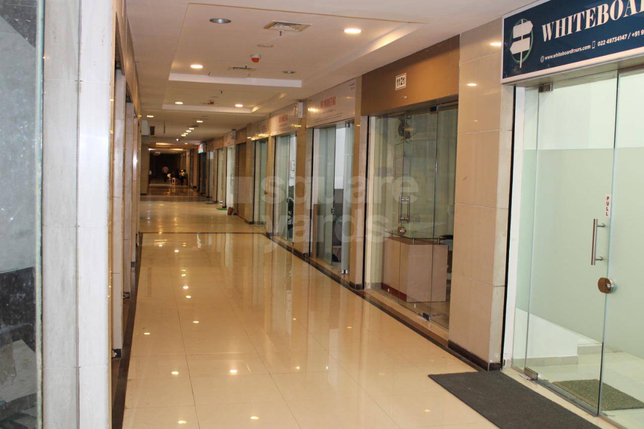 Rental Commercial Office Space 200 Sq.Ft. in Express Zone, Malad East
