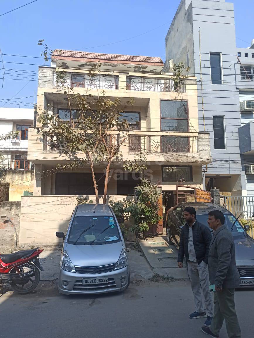 Resale 5 Bedroom 200 Sq.Mt. Independent House in RWA Apartments Sector