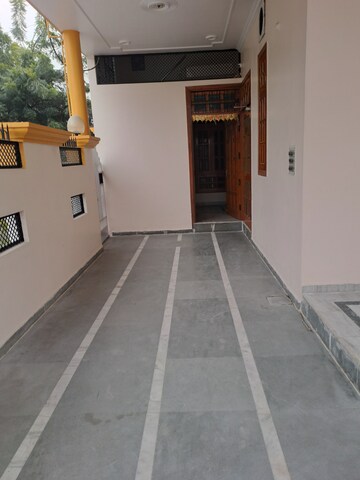 Parking in 4 BHK Apartment at Andheri West – for Sale
